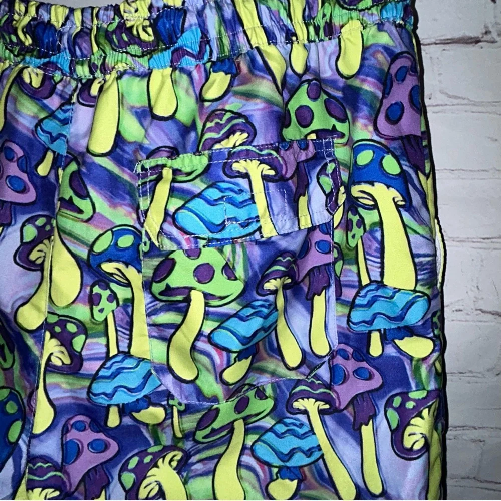 iHeartRaves MUSHROOM BRAIN CAMP SHORTS size‎ M - Picture 4 of 7